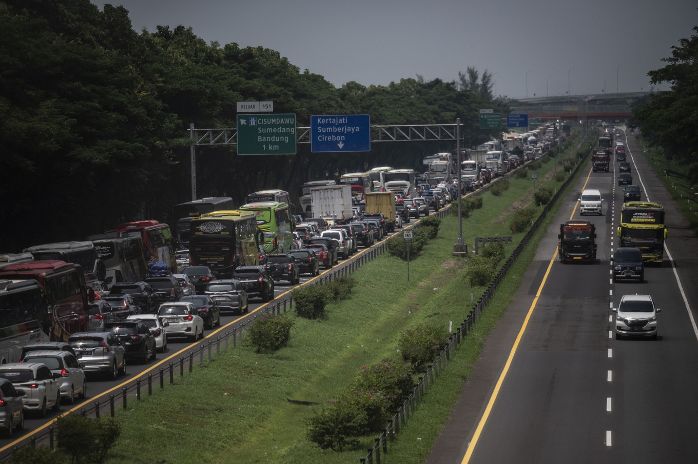 Heavy traffic in Java as ‘mudik’ return flow peaks