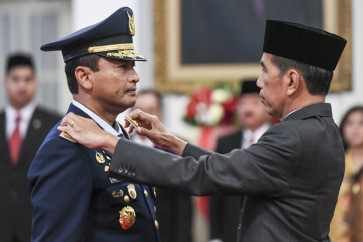 Jokowi inaugurates former adjutant as Air Force commander