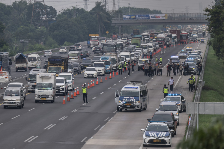 Fatal accident: Police personnel investigate the site of a fatal car crash that occurred on Monday at kilometer 58 of the Jakarta-Cikampek toll road in Karawang, West Java. The National Police’s Traffic Department head Brig. Gen. Aan Suhanan said 12 people died and two others were injured in the accident, which involved two cars and a bus. 