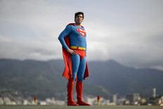 Clark Kent lookalike turns accidental superhero in Brazil