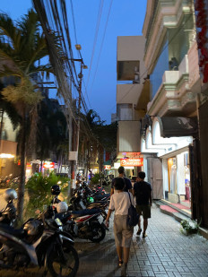 Where to stroll in a city where ‘nobody wants to walk’