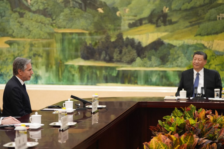 China's President Xi Jinping (right) speaks with US Secretary of State Antony Blinken during their meeting at the Great Hall of the People in Beijing on April 26, 2024. 