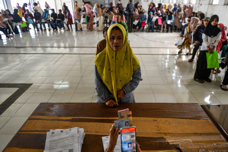 Beneficiaries of the government’s Family Hope Program (PKH) in Bandung, West Java, stand in a long line at the city's Main Post Office to obtain cash aid on May 10, 2024.