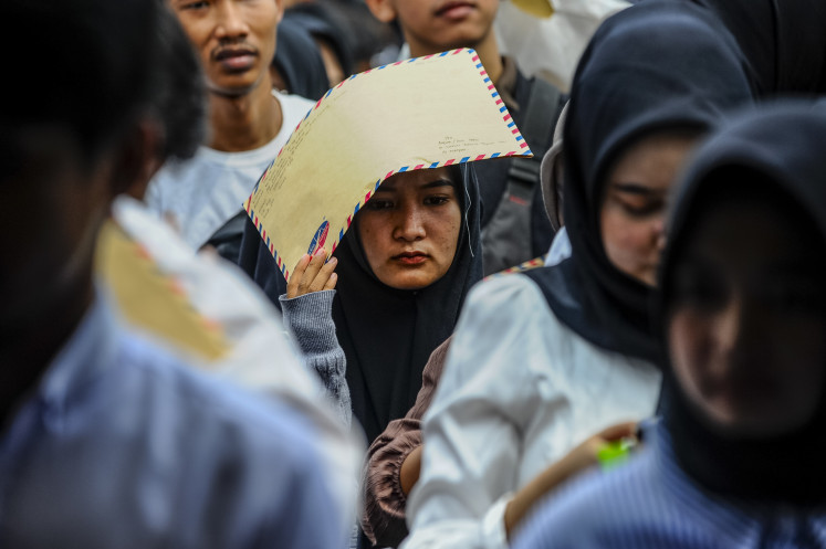 Jobseekers line up on May 14, 2024, to file their employment applications
during a job fair in Pandeglang, Banten, that featured 16 companies. The fair was part of the provincial government’s effort to help young people find employment.