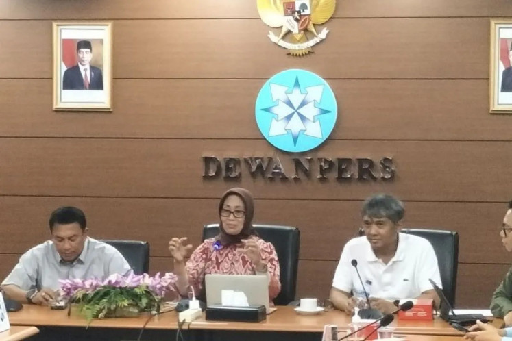 Ketua Dewan Pers, Ninik Rahayu (tengah) di gedung Dewan Pers, Kebon Sirih, Jakarta Pusat, Selasa (14/5/2024). 
