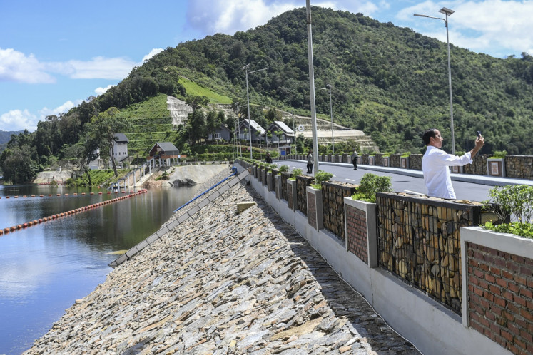 President Joko “Jokowi“ Widodo takes a selfie after inaugurating Ameroro Dam in Konawe, Southeast Sulawesi on May 14, 2024. The dam is one of the national strategic projects aimed at preventing a water crisis and flooding in the region.