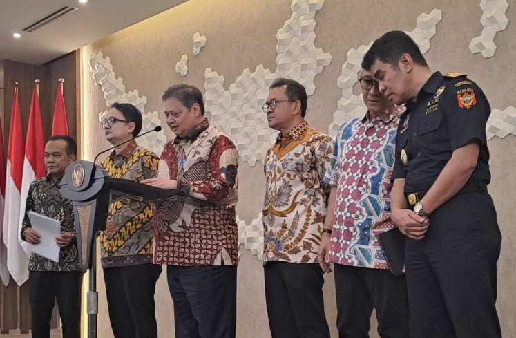 Coordinating Economic Minister Airlangga Hartarto (third left), accompanied by officials from other ministries, addresses a press briefing on May 17, 2024 at his office in Jakarta to explain Trade Ministerial Regulation No. 8/2024, which eases import restrictions on certain goods.