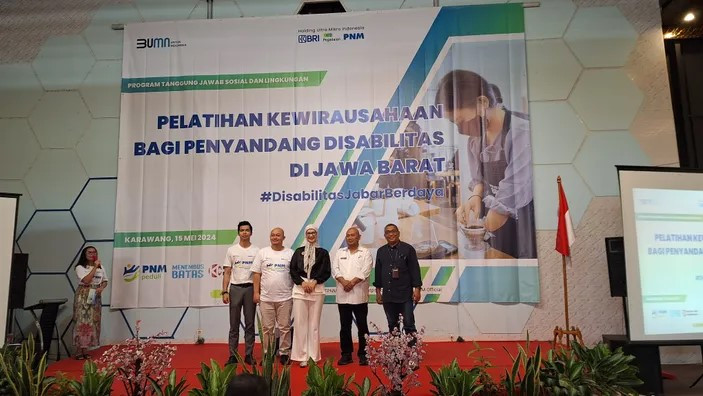 PNM’s Bekasi branch held training for people with disabilities titled “Entrepreneurship Training for People with Disabilities in West Java” at Hotel AsiaLink Premier Karawang on May 15. (Courtesy of PNM)