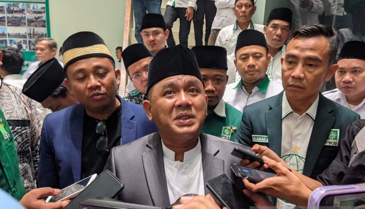 National Awakening Party (PKB) politician Ahmad Syauqi speaks to reporters on May 20, 2024 in Serang, Banten.