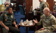 Indonesian Army chief Gen. Maruli Simanjuntak engages in a conversation with United States Army chief of staff Gen. Randy A. George on May 20, 2024, in Virginia, the US.