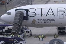 Shaken passengers arrive in Singapore after deadly turbulence-stricken flight