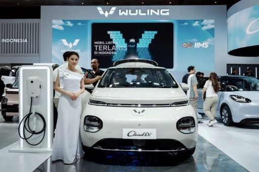 Dazzling white: Wuling’s latest electric vehicle model, Cloud EV, is displayed on Feb. 24, 2024 at the Chinese automaker’s booth during the Indonesia International Motor Show (IIMS) 2024 at Jakarta International Expo in Kemayoran, Jakarta.