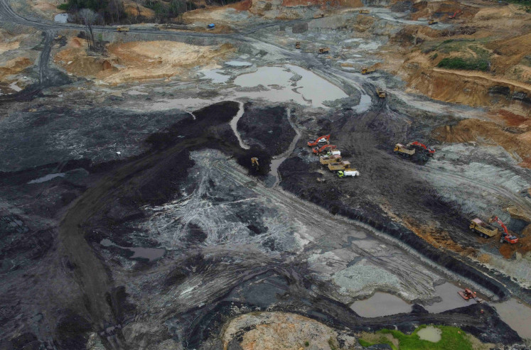 Heavy machines operate on May 24, 2024, at a
coal mine in Sumber Batu village, Meureubo district,
Aceh. Indonesia produced 138 million tonnes of coal in
the first three months of 2024, around 24 percent less than
the 183 million tonnes it produced in the same period last
year.