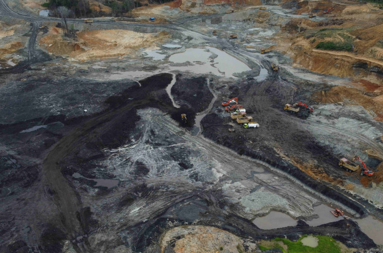 Heavy machines operate on May 24, 2024, at a
coal mine in Sumber Batu village, Meureubo district,
Aceh. Indonesia produced 138 million tonnes of coal in
the first three months of 2024, around 24 percent less than
the 183 million tonnes it produced in the same period last
year.