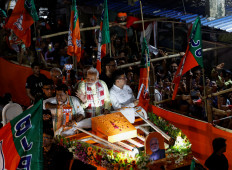 India's Prime Minister Narendra Modi waves towards his supporters during a roadshow as part of an election campaign, in Kolkata, India, May 28, 2024. 