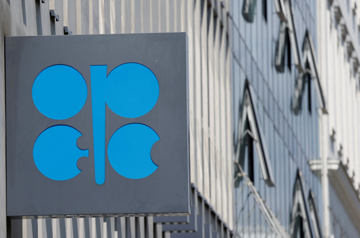 Two sources predict that OPEC+ will extend oil production cuts until 2025 – Economy