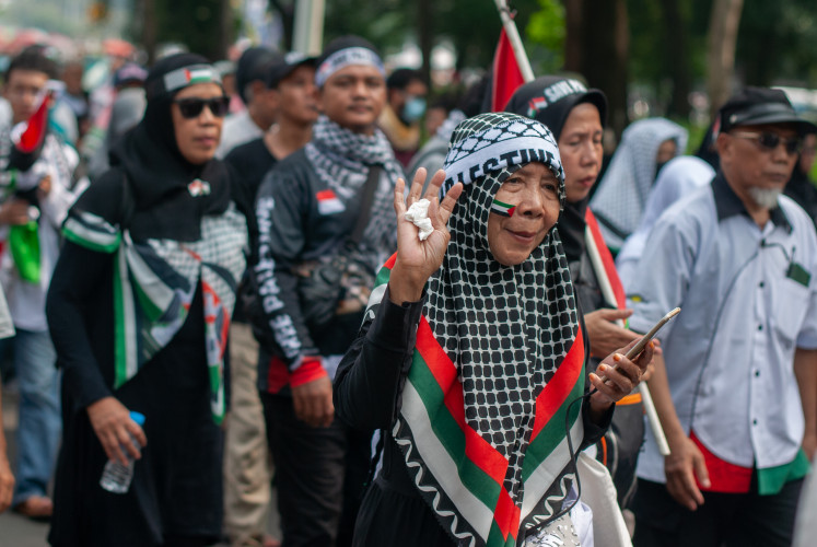 A woman gestures on May 31, 2024, during a pro-Palestinian demonstration in front of the United States Embassy in Central Jakarta. JP/Salman M. Vermonte
