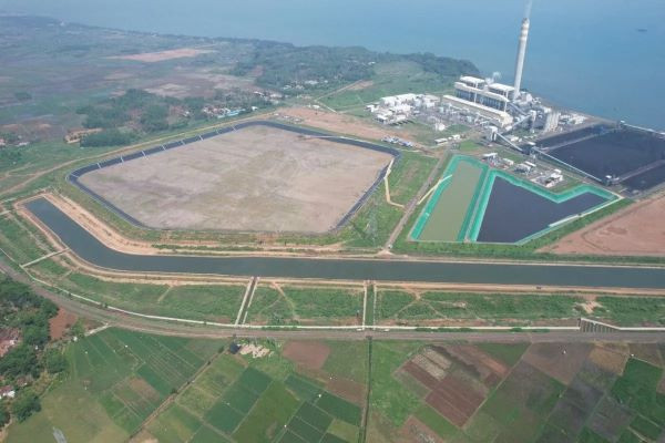 Energy venture: The coal-fired power plant of PT. Bhimasena Power Indonesia in Batang, Central Java, appears in this handout photo taken on Dec. 6, 2023. The independent power producer is owned by Indonesia’s Adaro Energy and Japan’s J-Power and Itochu Corporation.