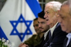 Former Israeli Defence Minister Benny Gantz (2nd-R) and former Israeli army chief of staff Gadi Eisenkot (right), both members of the current Israeli five-person war cabinet led by Prime Minister Benjamin Netanyahu, meet with the visiting US Secretary of State in Tel Aviv on February 8, 2024. 