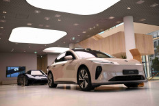A NIO ET5 car model and the NIO EP9 sports car are pictured at the NIO House, the showroom of the Chinese premium smart electric vehicle manufacture NIO Inc. in Berlin, Germany August 17, 2023.