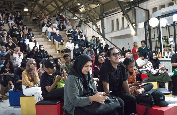 Audience connection: “A performance must be something close to the audience, especially stories that capture their attention, and strive to be interactive with the audience,” says Rudolf Puspa. (Courtesy of Okky Ardya)