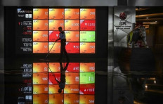 Analysts cut forecasts on IDX Composite amid uncertainty