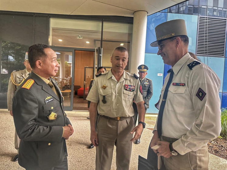 Indonesian Military (TNI) chief Gen. Agus Subiyanto (left) speaks with French Armed Forces chief Gen. Thierry Burkhard on June 19, 2024, during a visit to the French military headquarters at the Hexagone Ballard in Paris. Both militaries agreed to increase their cooperation in the defense and security sectors.  
