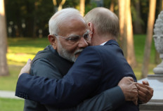 In this pool photograph distributed by the Russian state agency Sputnik, Russia's President Vladimir Putin and Indian Prime Minister Narendra Modi embrace each other during an informal meeting at the Novo-Ogaryovo state residence, outside Moscow, on July 8, 2024.)