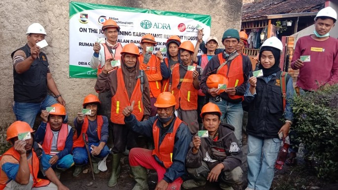 On-the job training for local builders on retrofitting with wire-mesh bandage ferrocement. (Courtesy of ADRA Indonesia