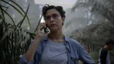 Murder in the mist: Putri Marino appears in a scene from director-writer Edwin’s ‘Kabut Berduri’ (‘Borderless Fog’), in which she portrays Jakarta detective Sanja, who tries to solve a series of homicides on the Indonesia-Malaysia border.