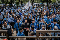 Minivan drivers face uphill financial struggle