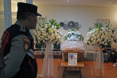 Calls mount for probe into killing of New Zealand helicopter pilot in Papua