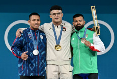 Gold medalist Indonesia's Rizki Juniansyah (center), silver medalist Thailand's Weeraphon Wichuma (left) and bronze medalist Bulgaria's Bozhidar Dimitrov Andreev pose on the podium after the men's -73 kg weightlifting event during the Paris 2024 Olympic Games at the South Paris Arena in Paris, on August 8, 2024.