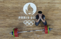 Indonesian lifter Rizki Juniansyah reacts after winning the gold medal in the men’s 73 kg weightlifting event at the 2024 Olympic Games in Paris on Aug. 8, 2024.