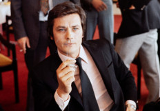 French actor Alain Delon smokes a cigarette during a press conference for the release of their film “Easy Down There“ (Doucement les Basses), on April 7, 1971 in Lyon. 