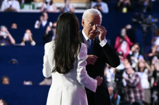 Biden wins huge convention ovation as Democrats bid farewell