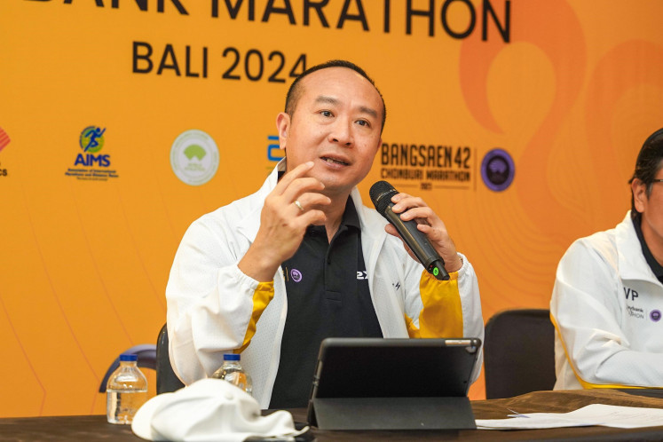 Steffano Ridwan, President Director of Maybank Indonesia, is seen speaking during the Maybank Marathon 2024 press conference on the morning of Saturday, August 24, at the Bali United Training Center in Bali. As the first and only Elite Label Road Race in Indonesia, the Maybank Marathon continually serves as a platform for the community and running enthusiasts to explore their capabilities and achieve their best performance.
