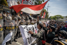 Protesters rally again in many cities over Jokowi's political manoeuvres