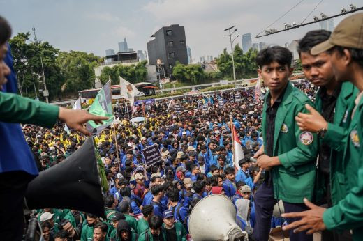 Democracy lesson: Student gather outside the House of Representatives complex in Jakarta on Aug. 22, 2024, during a protest against planned controversial revisions to the Regional Elections Law. 