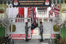 Security personnel stand guard in front of the Jakarta General Elections Commission (KPU) building in Jakarta on Aug. 27, 2024, the first day of the registration period for gubernatorial candidates.