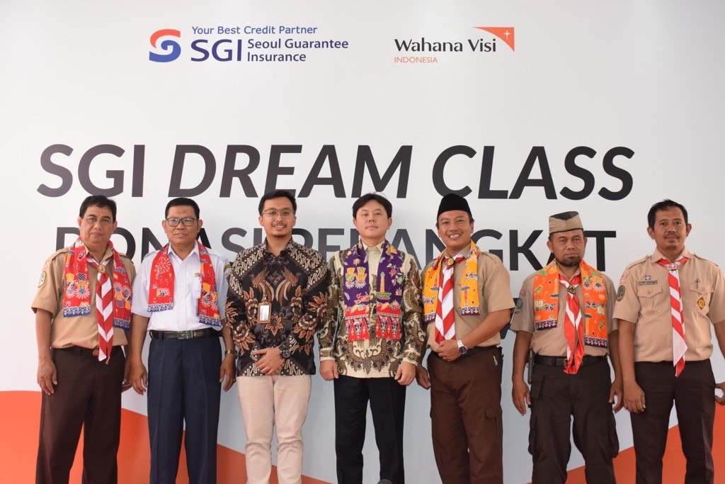 Wahana Visi Indonesia and SGI donate digital devices to schools in North Jakarta