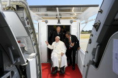 Pope Francis heads to Singapore on final stop of Asia tour