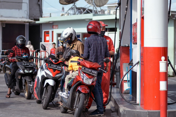 Motorists queue at a petrol station in Jakarta on September 3, 2022, as the government announced an increase in the price of subsidized fuel from Rp 7,650 (0.51 USD) to Rp 10,000 (0.67 USD). 