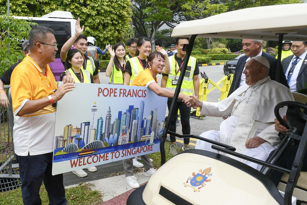 Pope lands in Singapore, final stop on grand Asia-Pacific tour