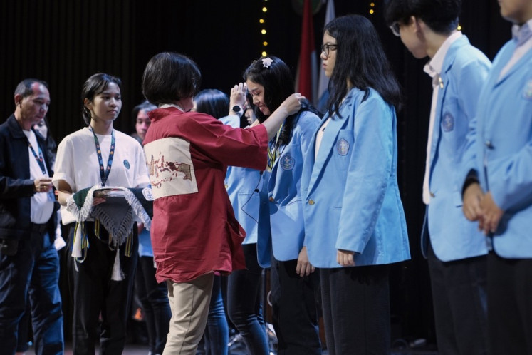  The 10 most active students received the Maranatha Student Activist Award at the Wiratha Fest 2024 event on (Sept. 5.. (dok. Medkom/Humas Maranatha)