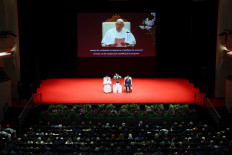 In Singapore, Pope Francis urges fair wages for migrant workers