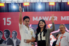 Indonesian Solidarity Party (PSI) chairman Kaesang Pangarep (left) and his wife Erina Gudono (right) pose during a campaign rally for the 2024 general election in Malang, East Java, on Feb. 1, 2024. (Antara/Irfan Sumanjaya)