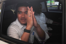 Graft among politically exposed persons: To accept or to deter?