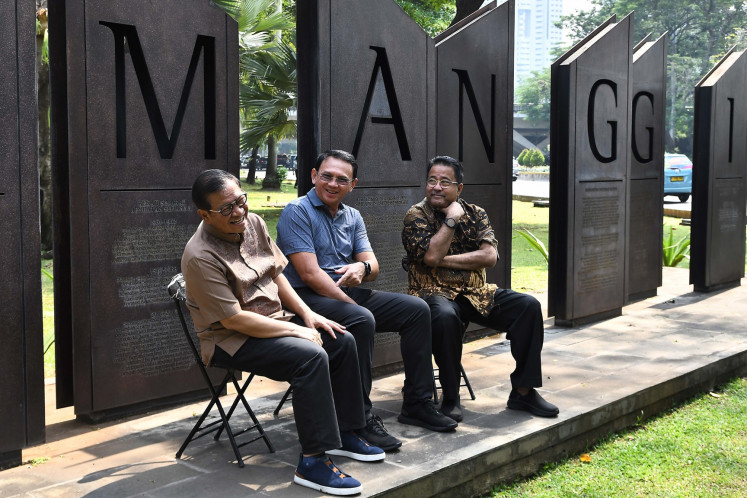 Jakarta gubernatorial nominee Pramono Anung (left) and his running mate Rano Karno (right) talk with former governor Basuki “Ahok” Tjahaja Purnama (center) at the Semanggi Interchange Park in Central Jakarta on Sept. 19, 2024.