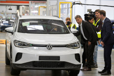 German economy minister offers help to Volkswagen to avoid site closures